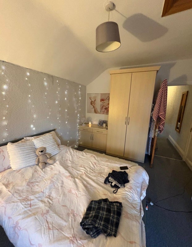 Room Tewkesbury Street in Cardiff