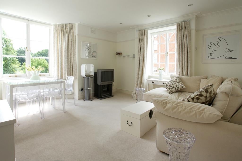Flat Bedford Hill in Greater London