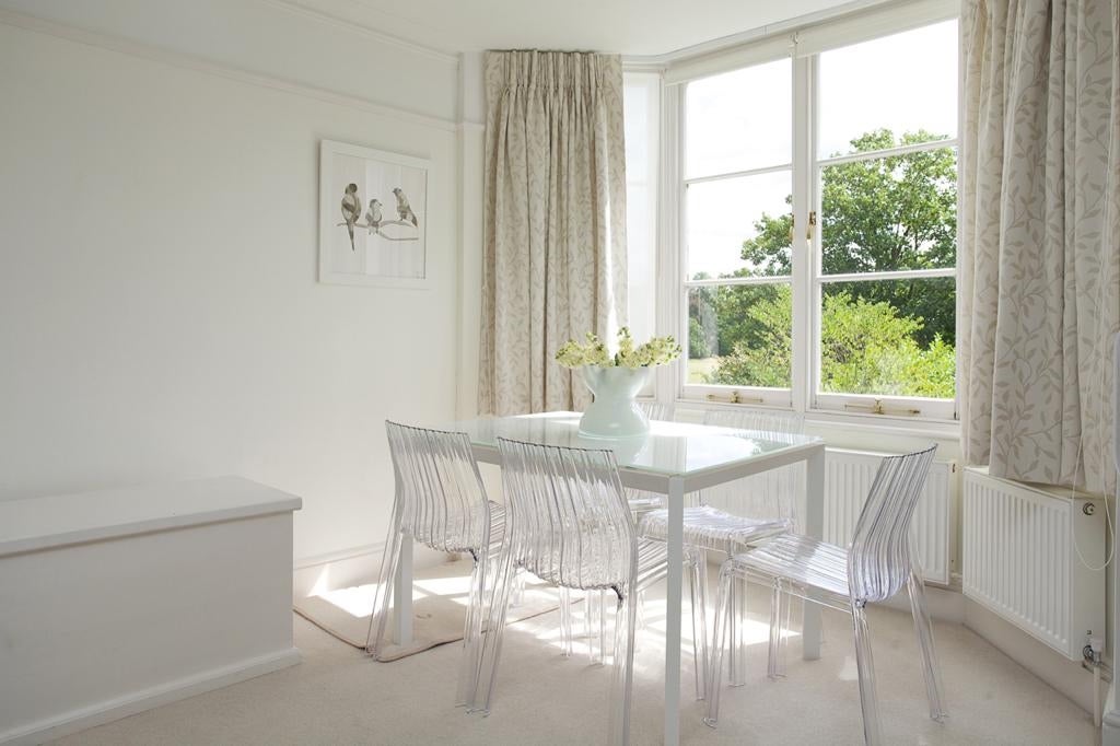 Flat Bedford Hill in Greater London