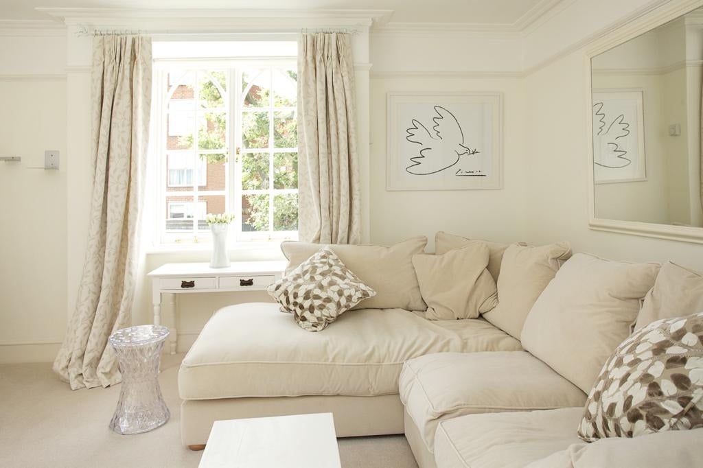 Flat Bedford Hill in Greater London