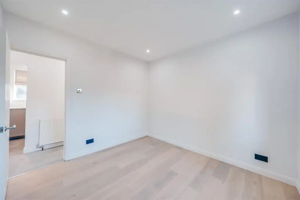 Flat Burnham Crescent in Dartford