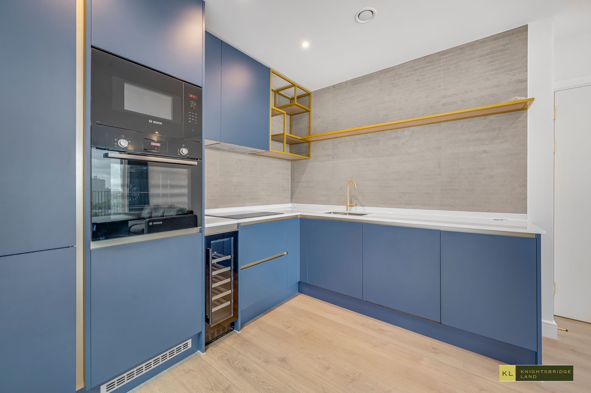 Flat Beresford Avenue in Greater London