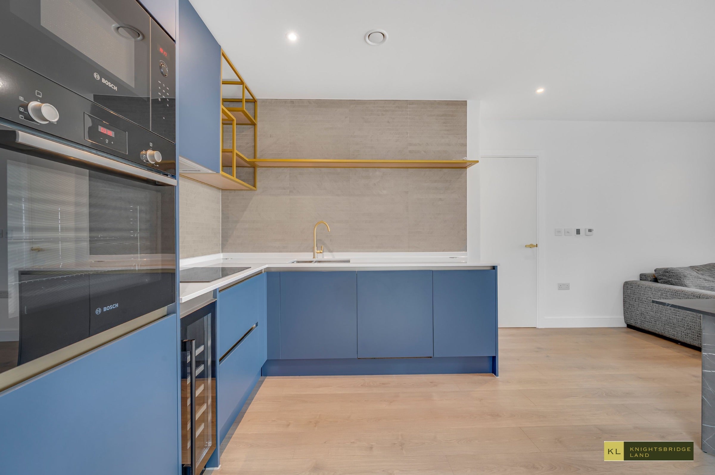 Flat Beresford Avenue in Greater London