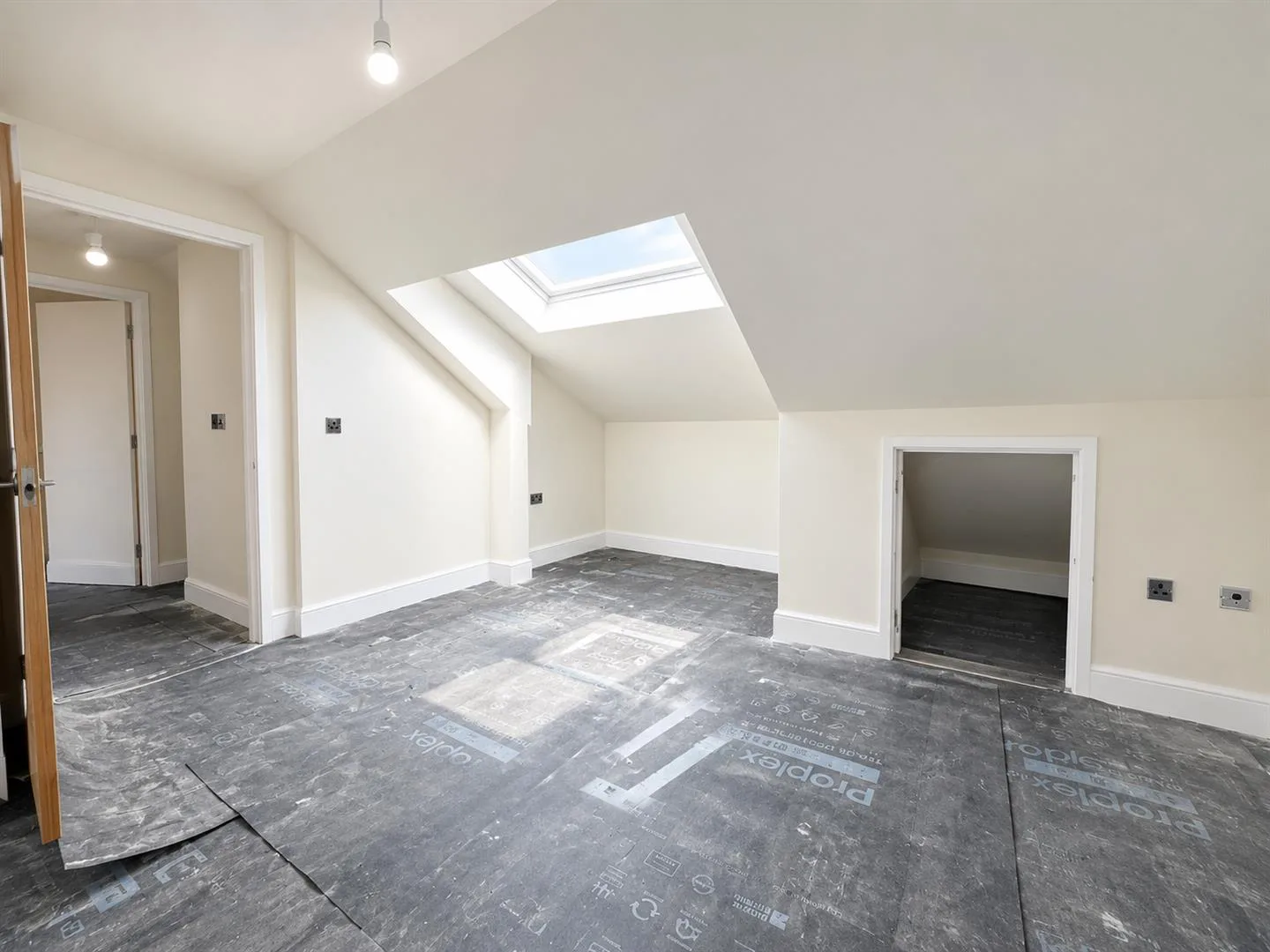 Flat Crouch Hill in Greater London