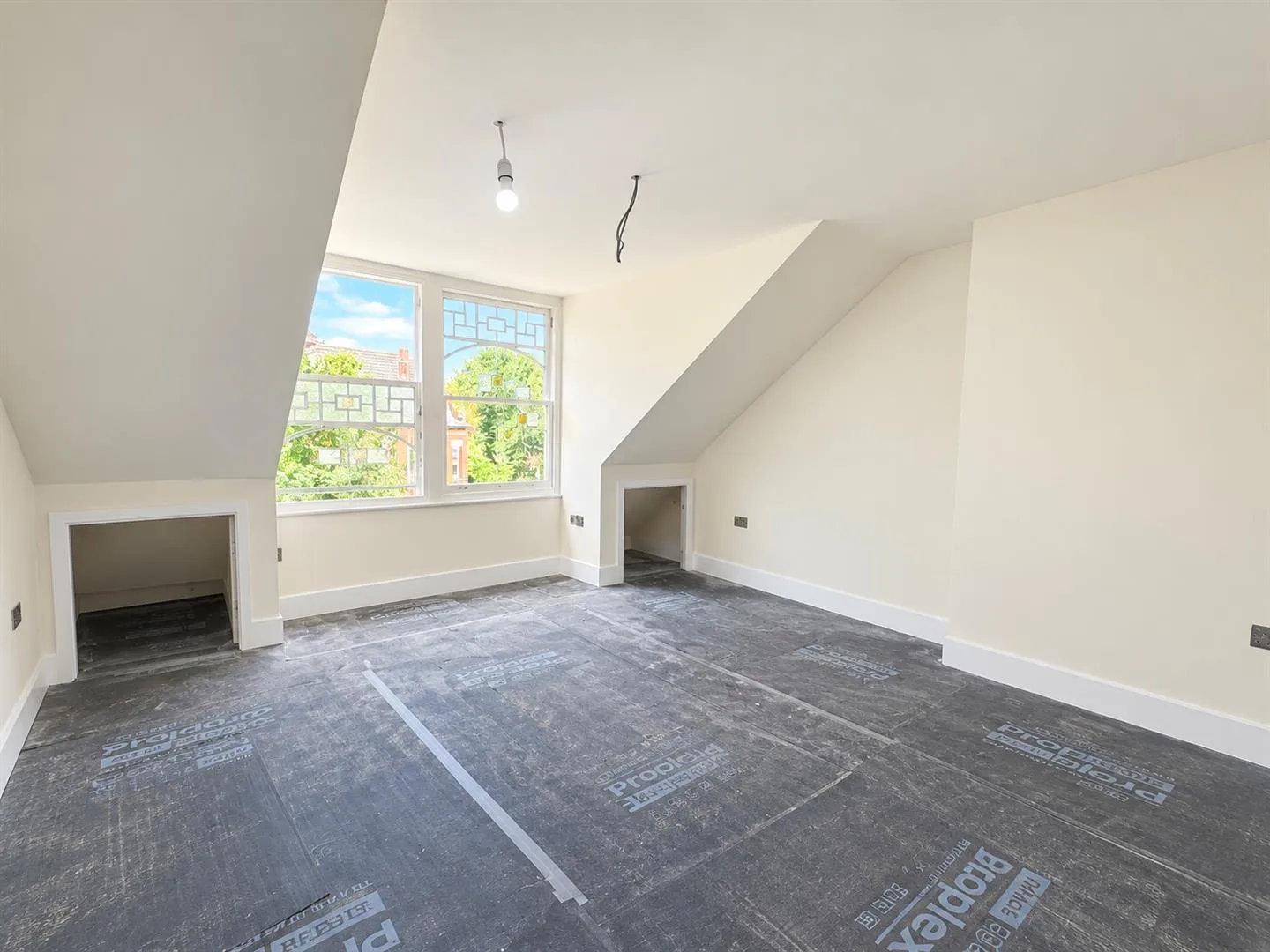 Flat Crouch Hill in Greater London