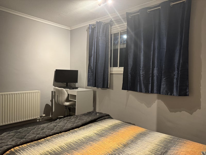 Room Redwood Close in Crawley