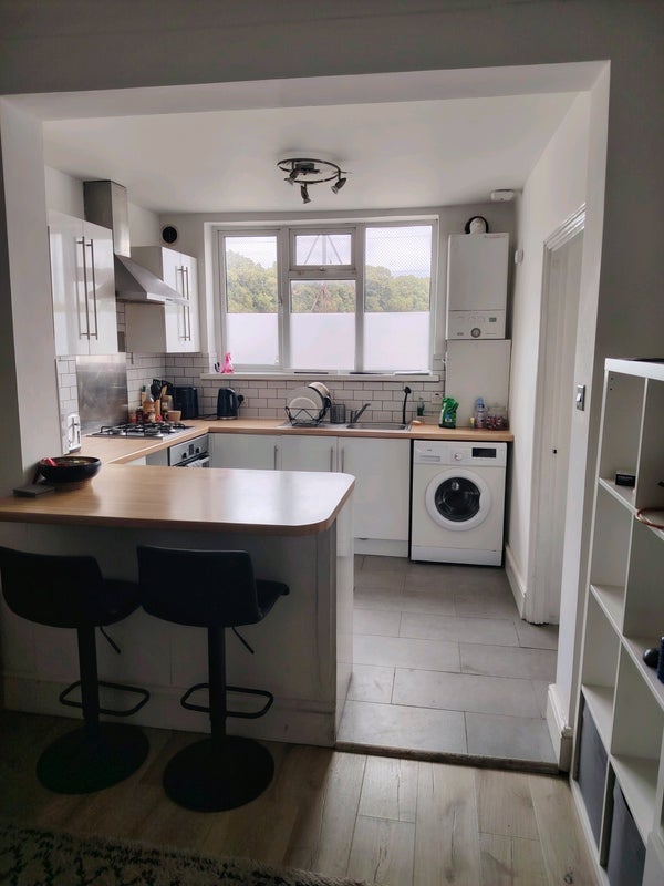 Room Broadwater Road in Greater London