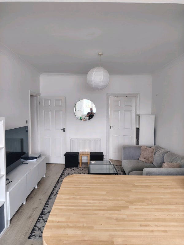 Room Broadwater Road in Greater London