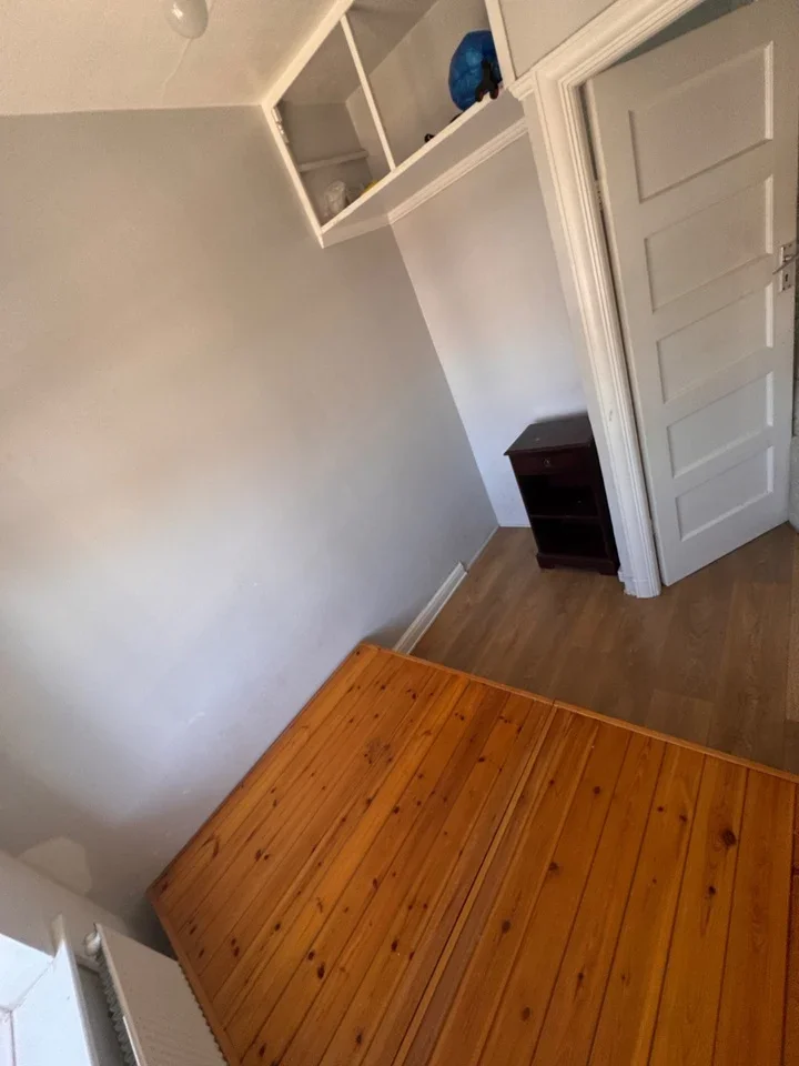 Room Whitton Avenue West in Greater London