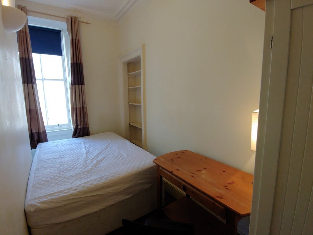 Flat Caledonian Place in City of Edinburgh