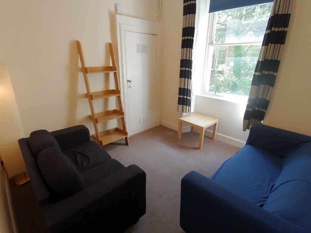 Flat Caledonian Place in City of Edinburgh