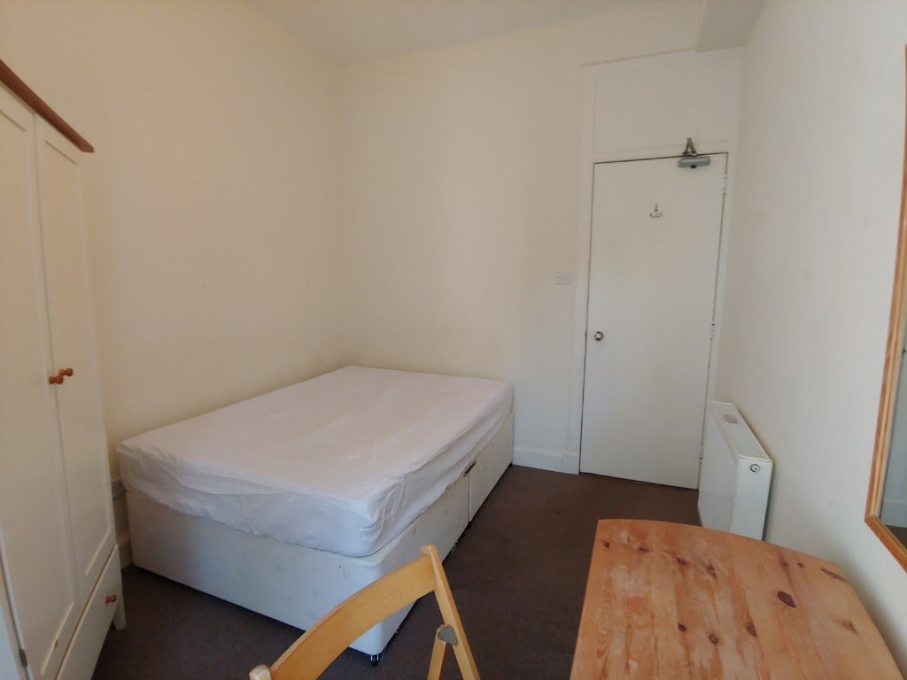 Flat Caledonian Place in City of Edinburgh