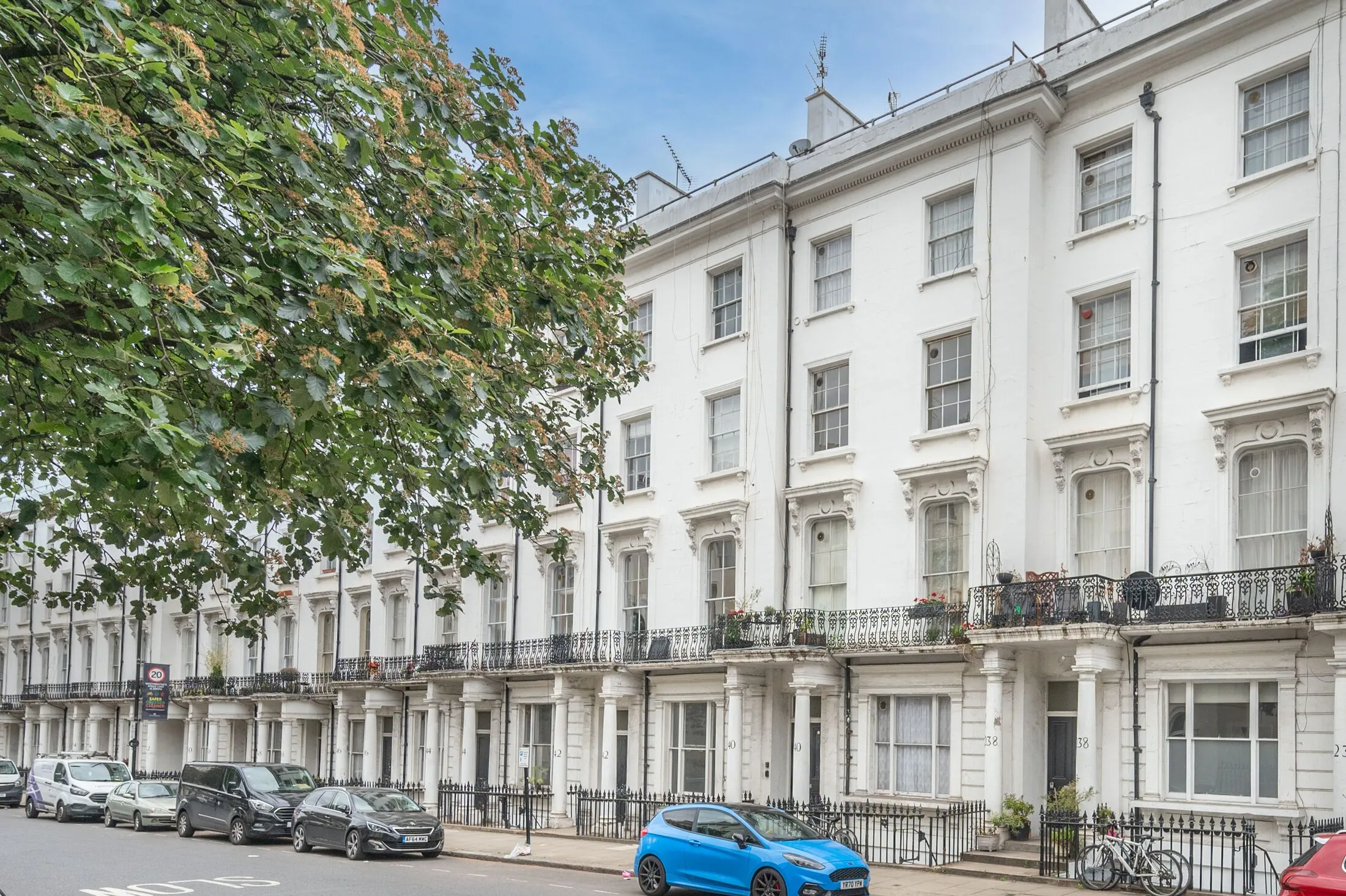 Flat Gloucester Terrace in City of Westminster
