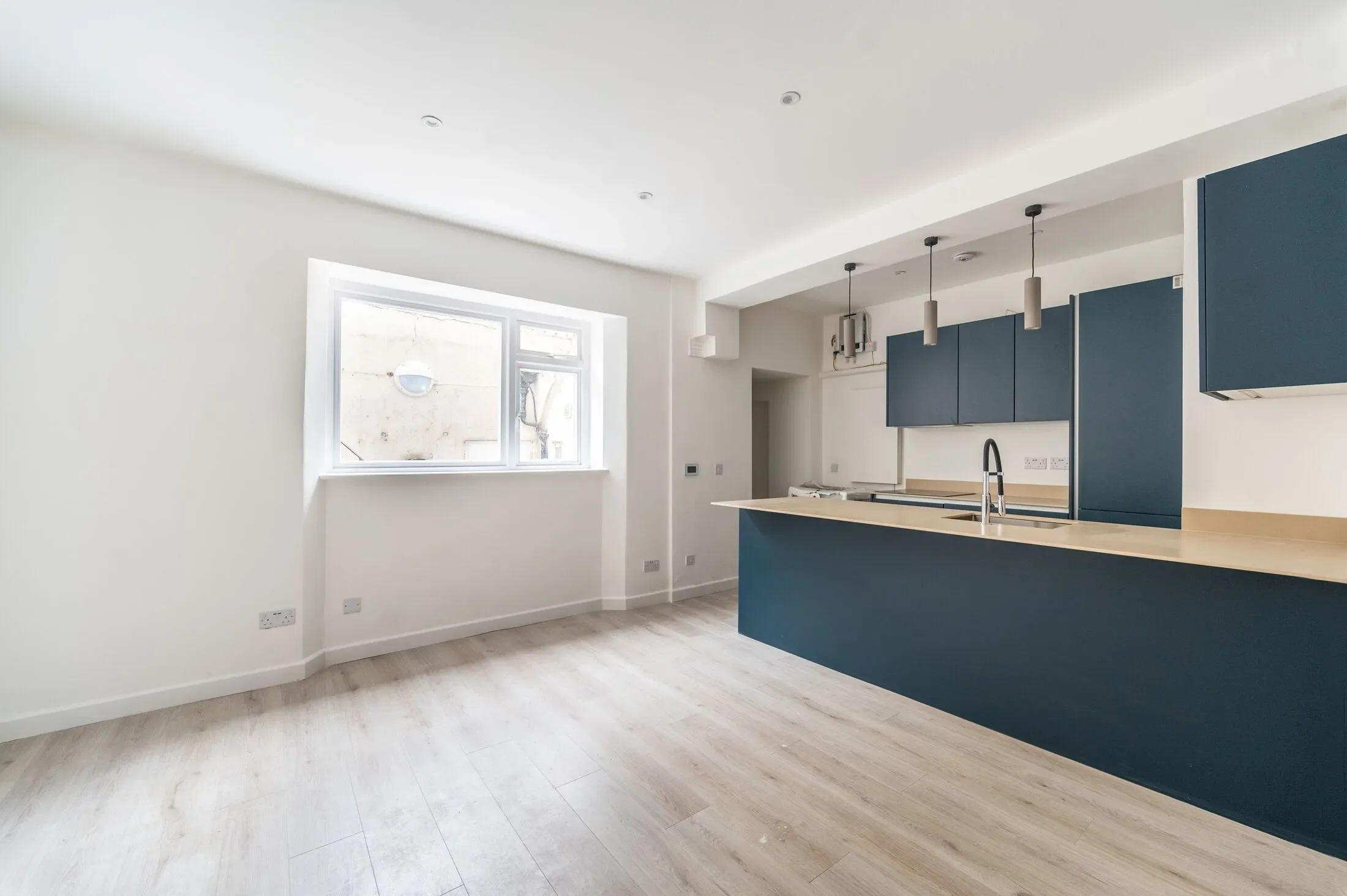 Flat Gloucester Terrace in City of Westminster