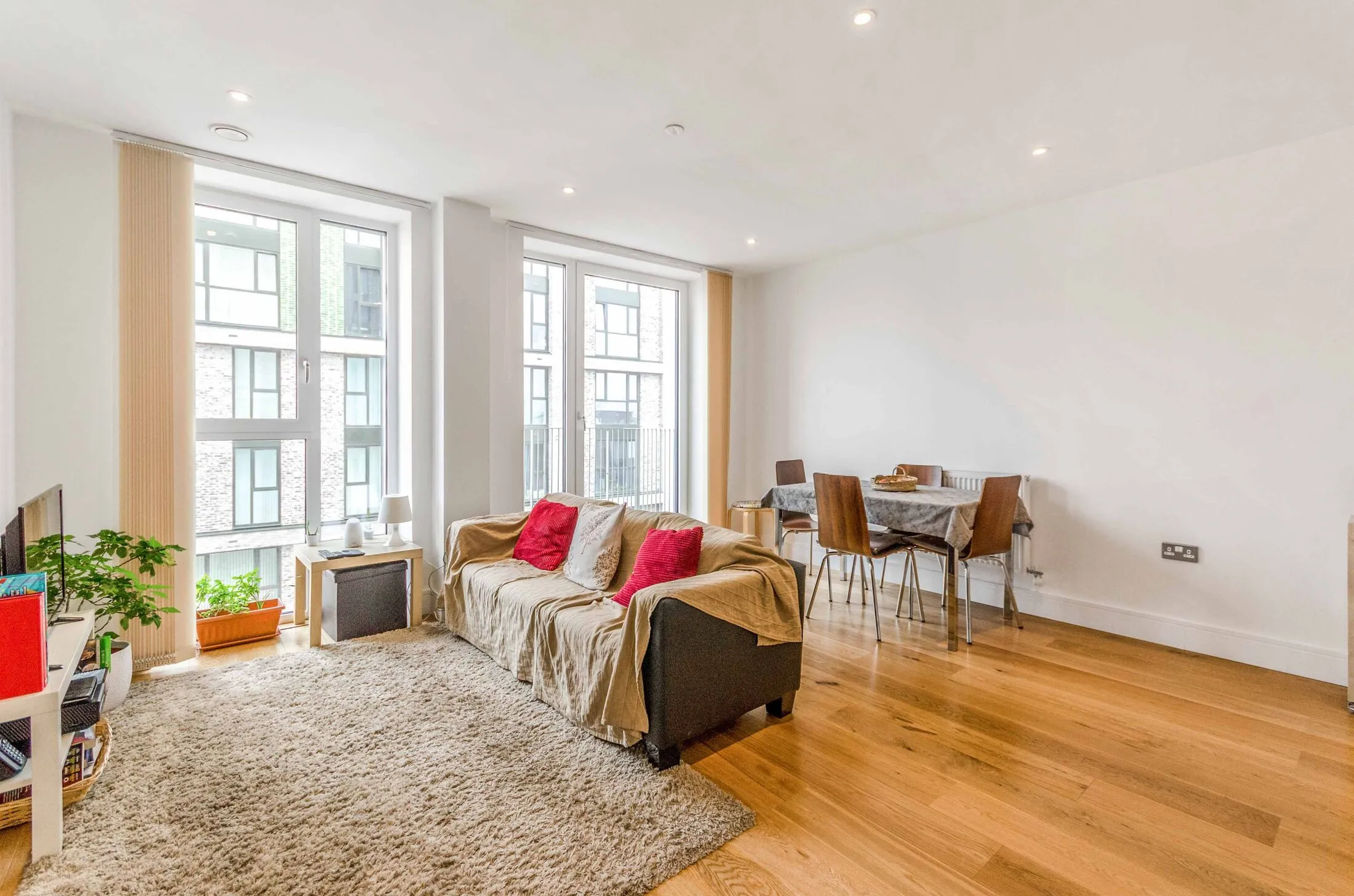 Flat Lower Lea Crossing in Greater London