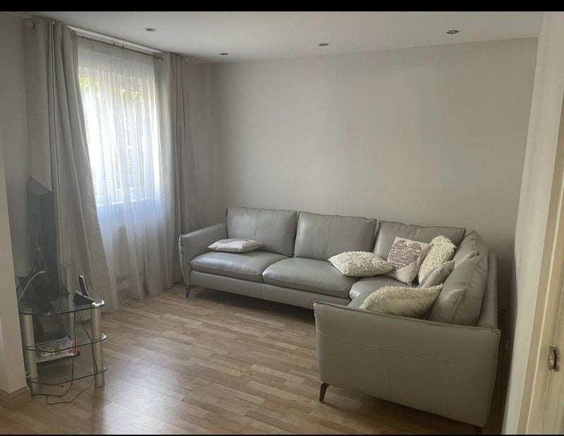 Room South Tenter Street in Greater London