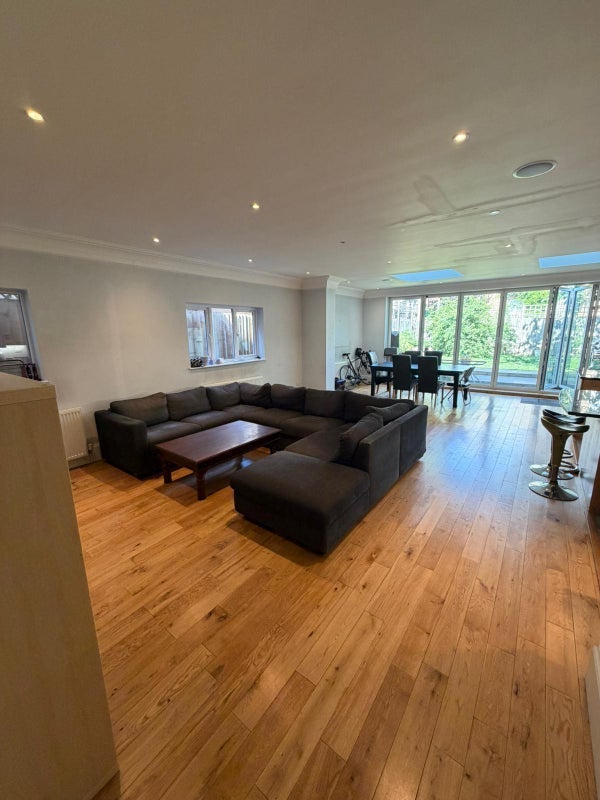 Room Granville Gardens in Greater London