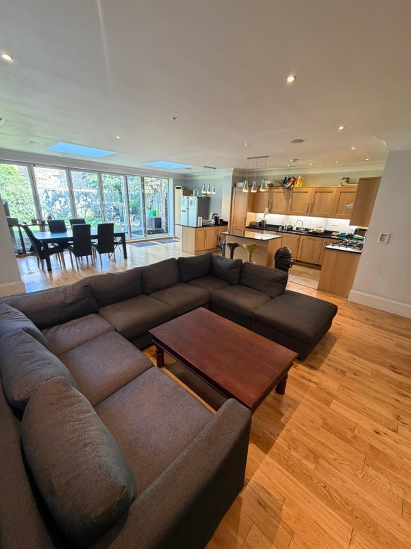Room Granville Gardens in Greater London