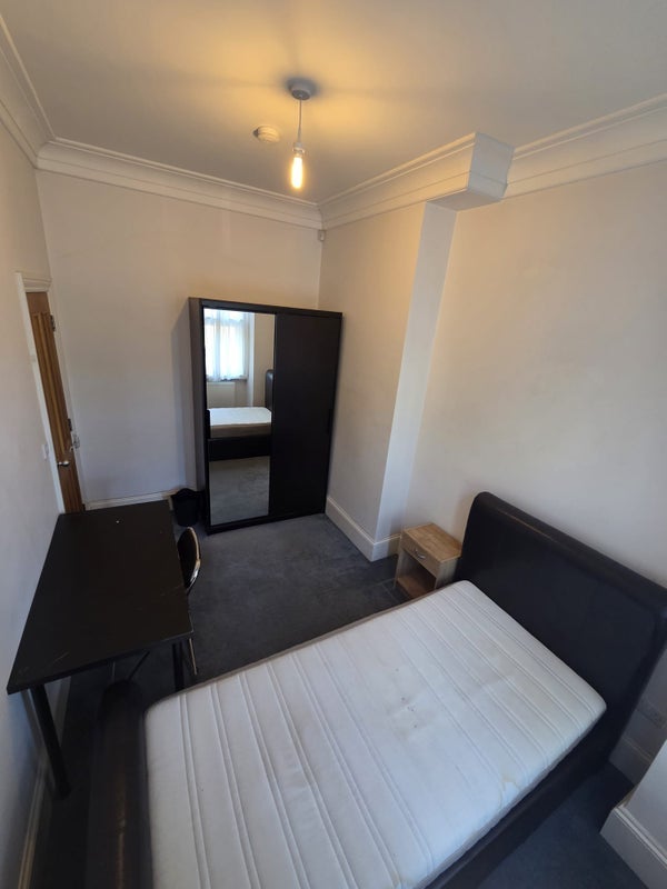 Room Granville Gardens in Greater London