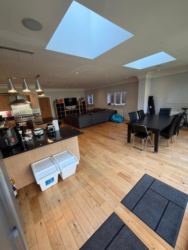 Room Granville Gardens in Greater London