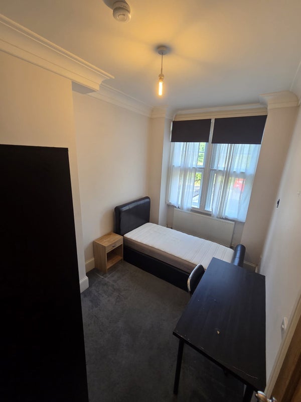 Room Granville Gardens in Greater London