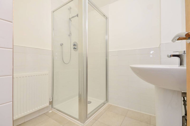 Room Granville Gardens in Greater London