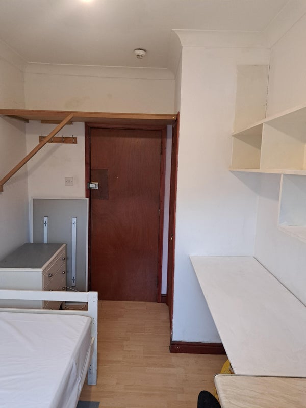 Room Northfield Avenue in Greater London