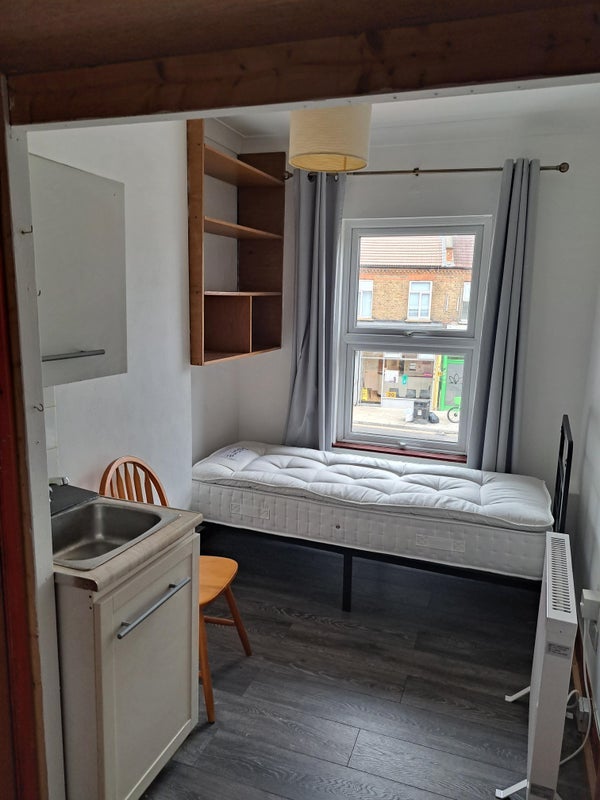 Room Northfield Avenue in Greater London