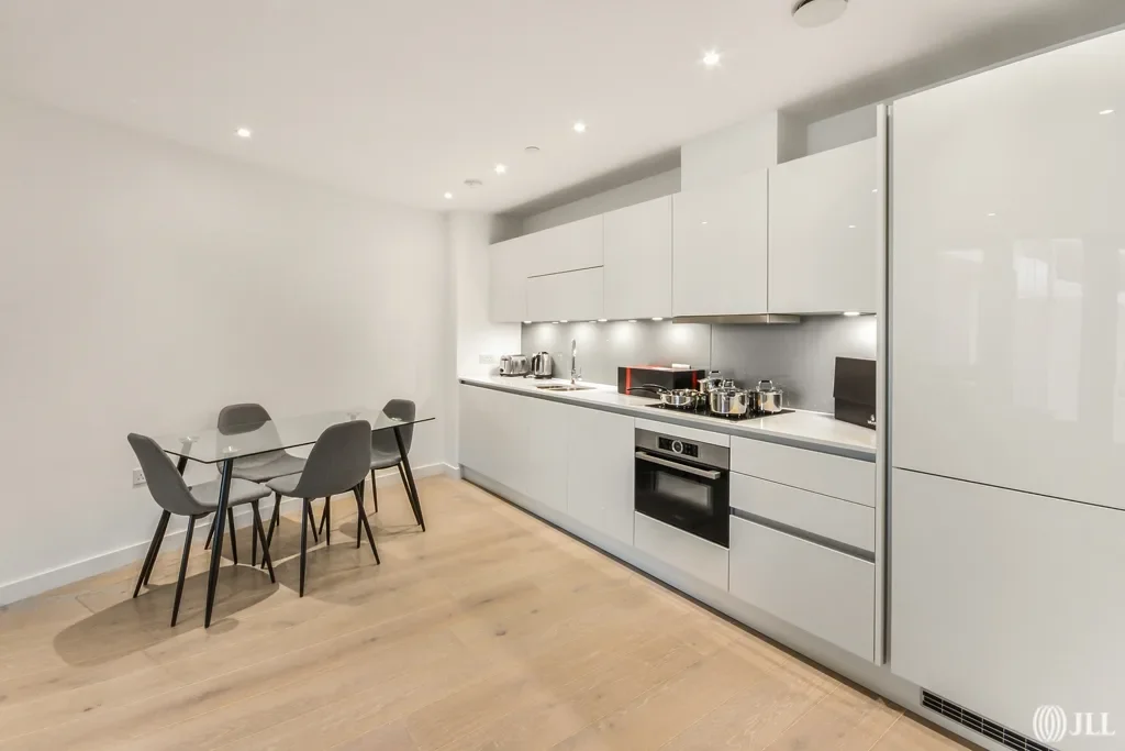 Flat Seven Sisters Road in Greater London