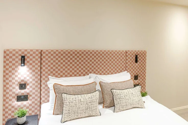Room High Street in City of Edinburgh