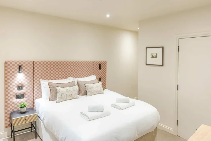 Room High Street in City of Edinburgh