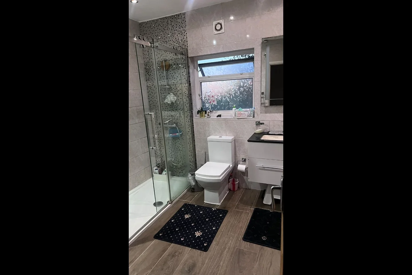 Room Masefield Road in Grays
