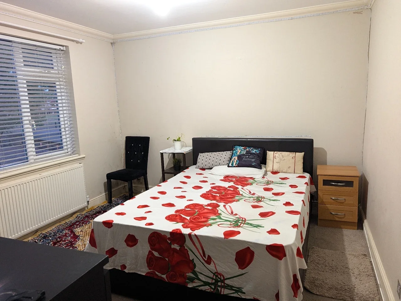 Room Masefield Road in Grays