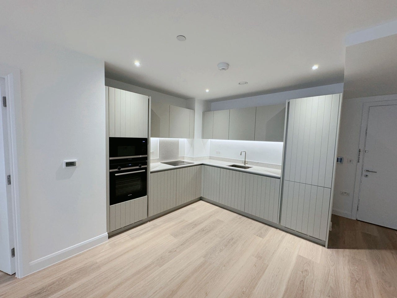 Flat Seagull Lane in Greater London