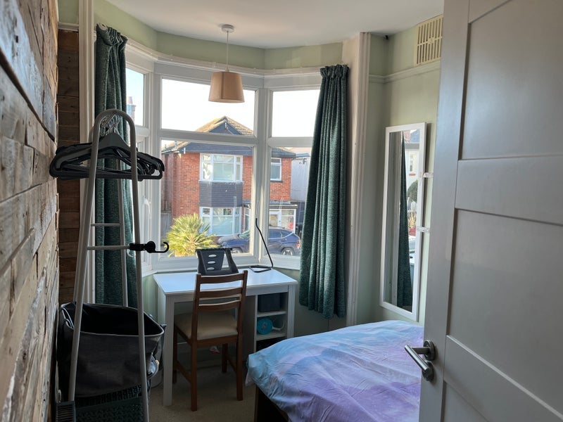 Room King George Avenue in Bournemouth