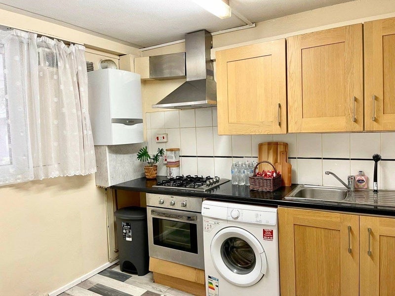 Room Carville Street in Greater London