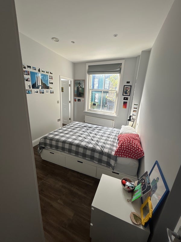 Room Portobello Road in Greater London