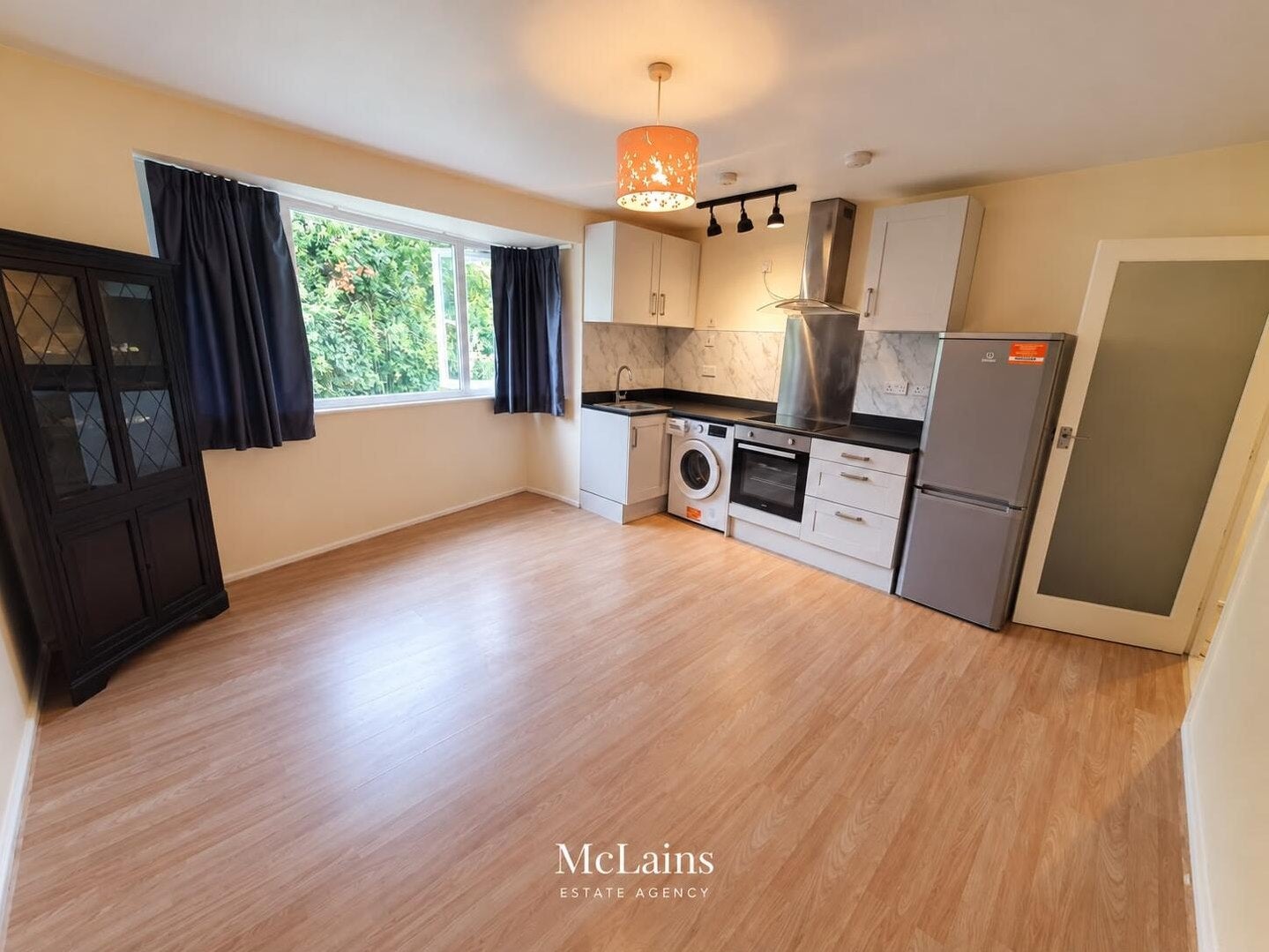 Flat Brecon Close in Luton