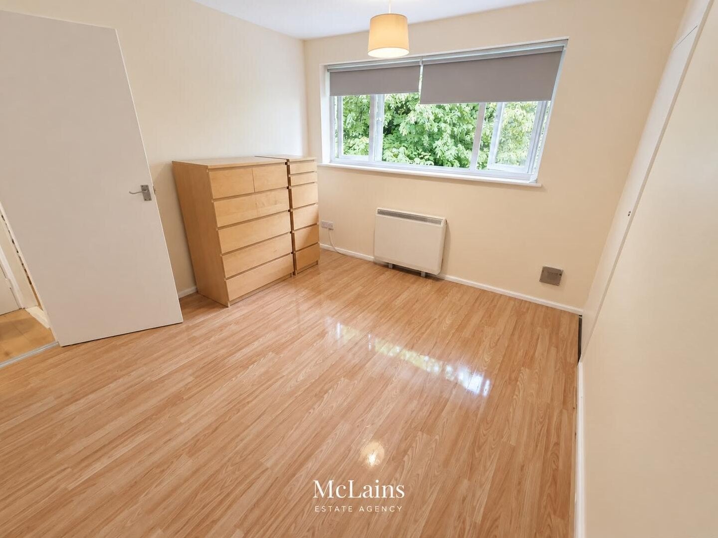 Flat Brecon Close in Luton