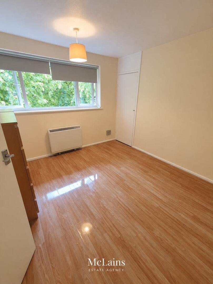 Flat Brecon Close in Luton