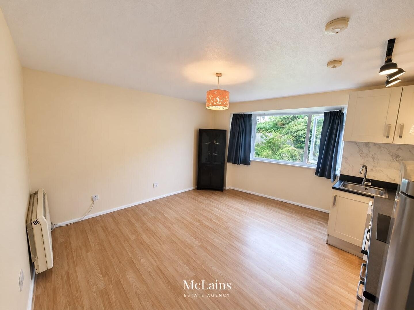 Flat Brecon Close in Luton