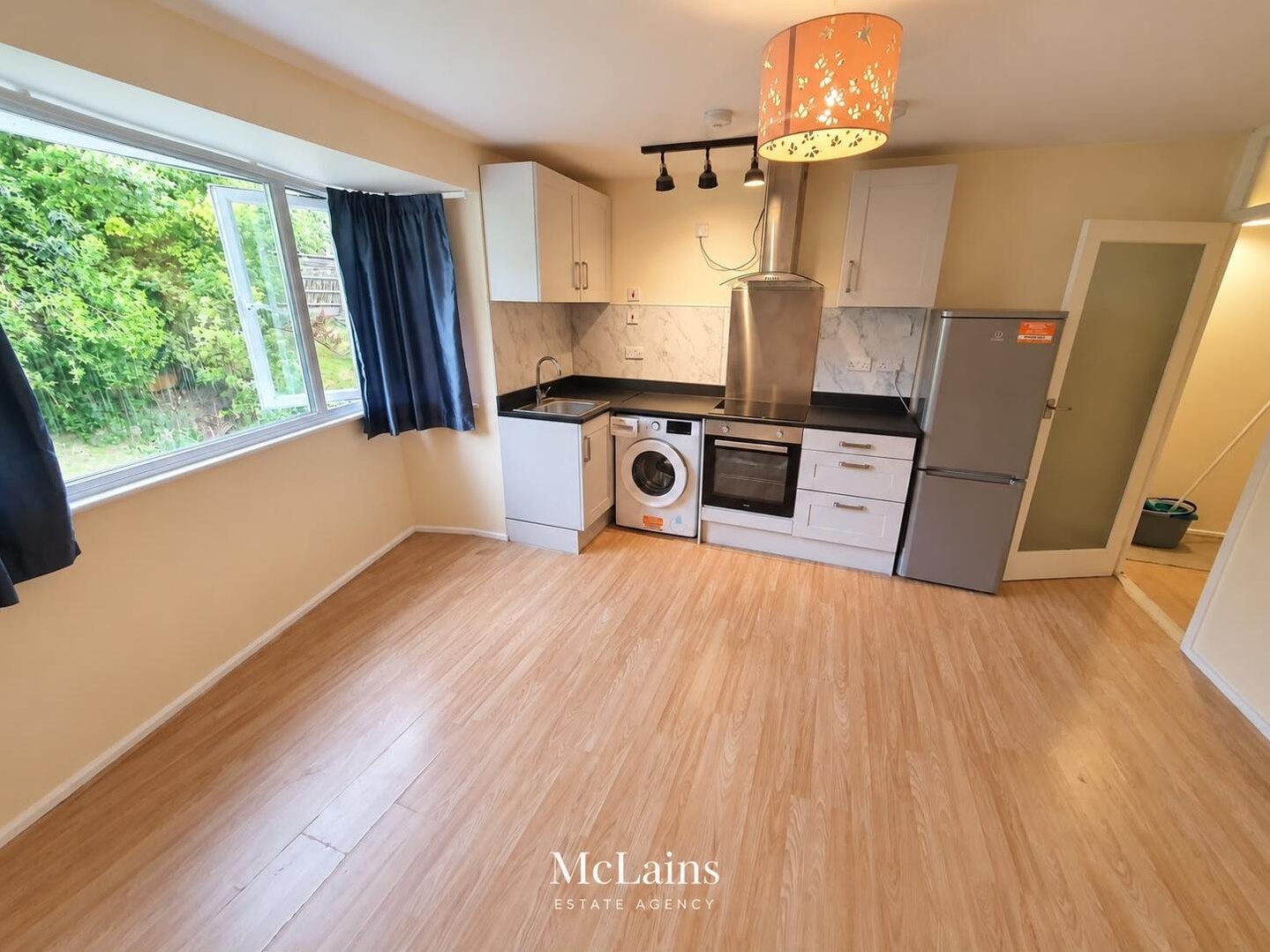 Flat Brecon Close in Luton