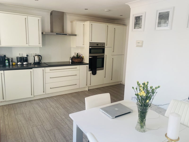 Room William Morris Way in Greater London