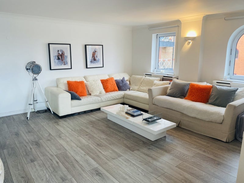 Room William Morris Way in Greater London