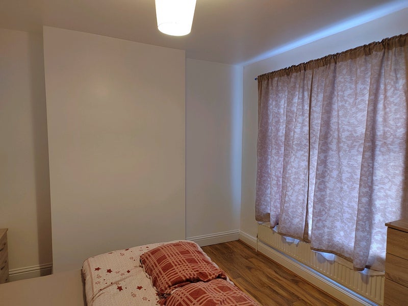 Room Glenfield Road in Leicester