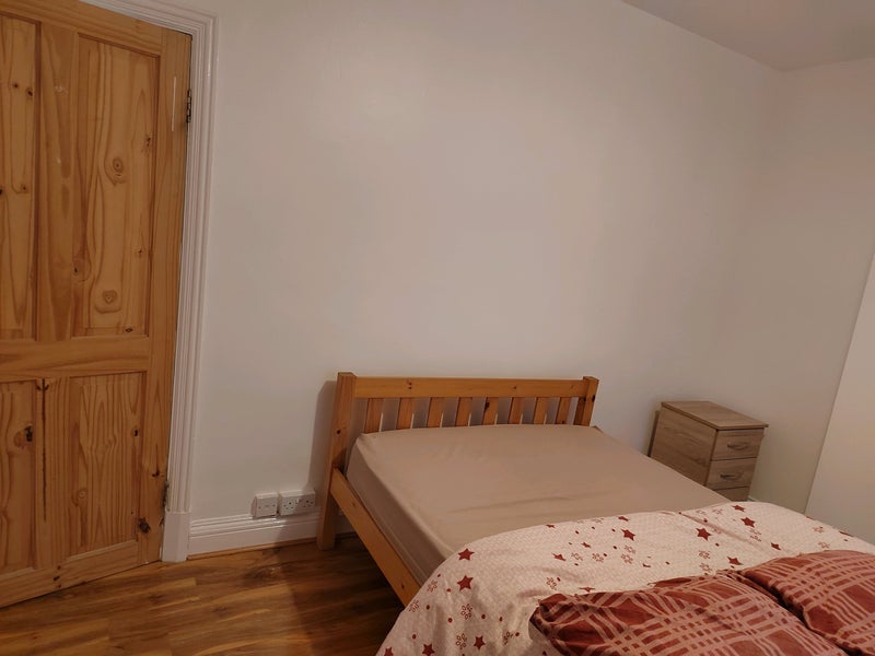 Room Glenfield Road in Leicester