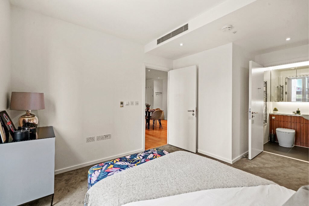Flat Celebration Avenue in Greater London