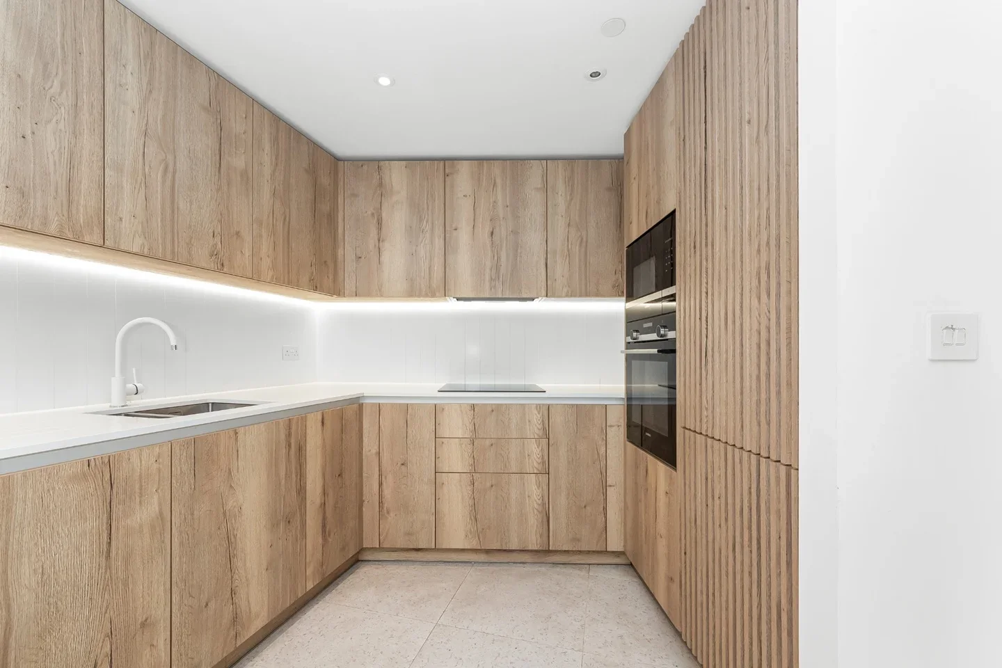 Flat Cendal Crescent in Greater London
