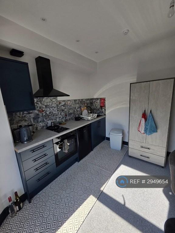 Room Ermine Road in Chester
