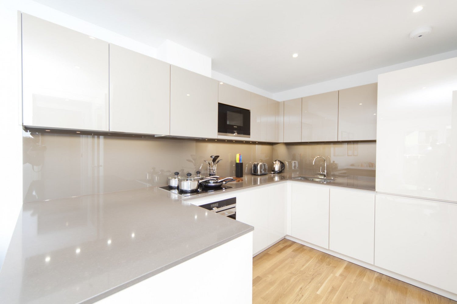 Flat Juniper Drive in Greater London
